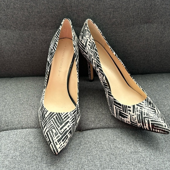 NIB Banana Republic Snakeskin Print Stiletto Heels - Picture 2 of 5
